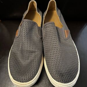 OluKai Pehuea Women's Slip-On Flats in Dark Gray, step down back, leather & mesh